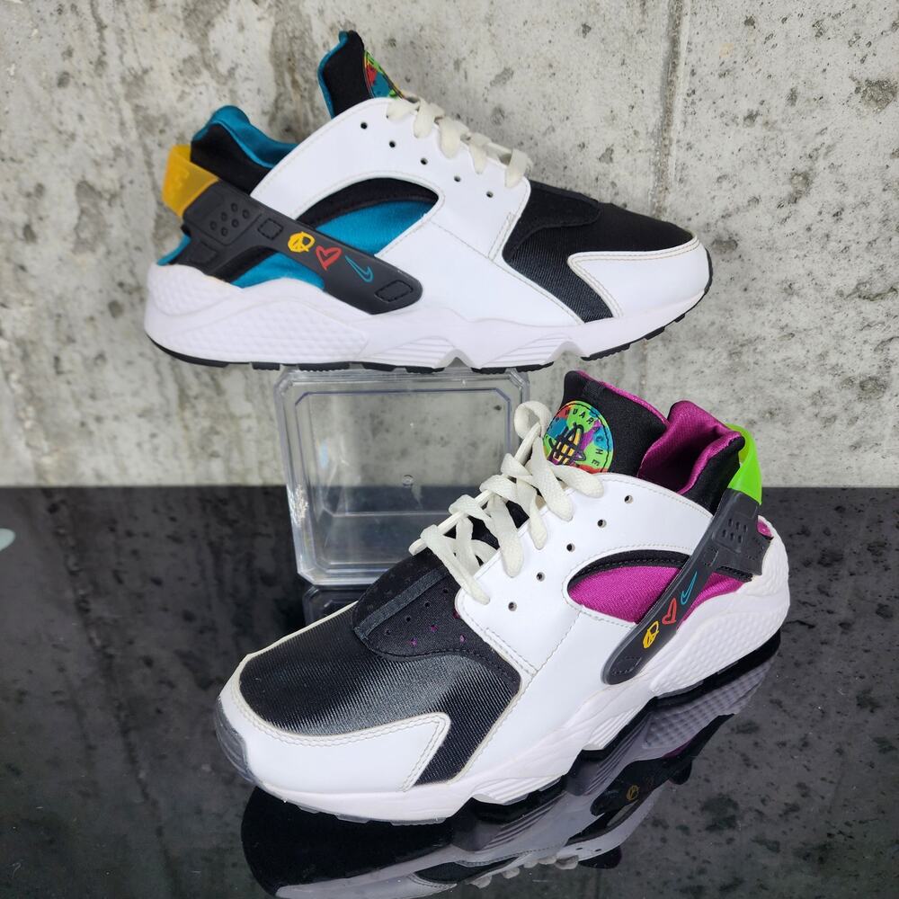 Nike Air Huarache Peace Love Swoosh Men's Size 9.5 White Running Sneakers Shoes